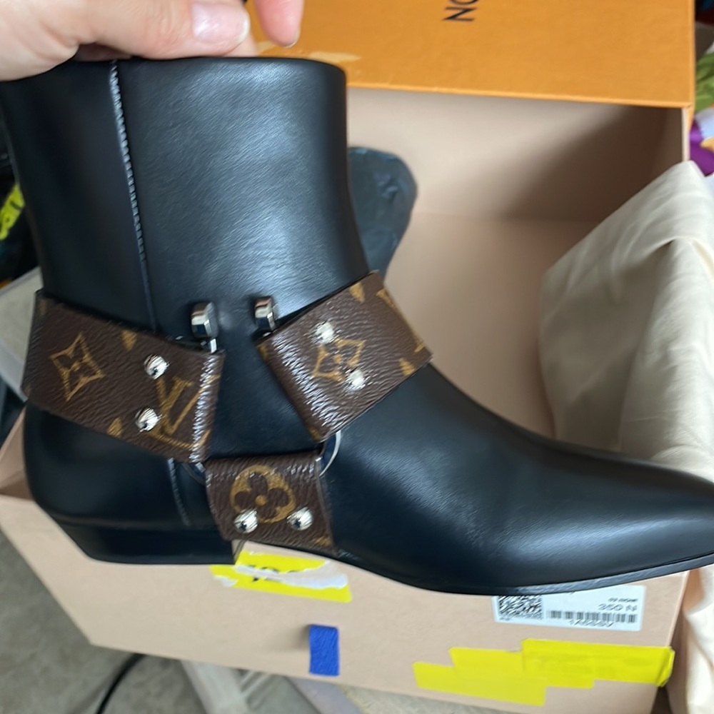 Authentic new flat Louis Vuitton rhapsody ankle boots size 35. - Picture 10 of 16